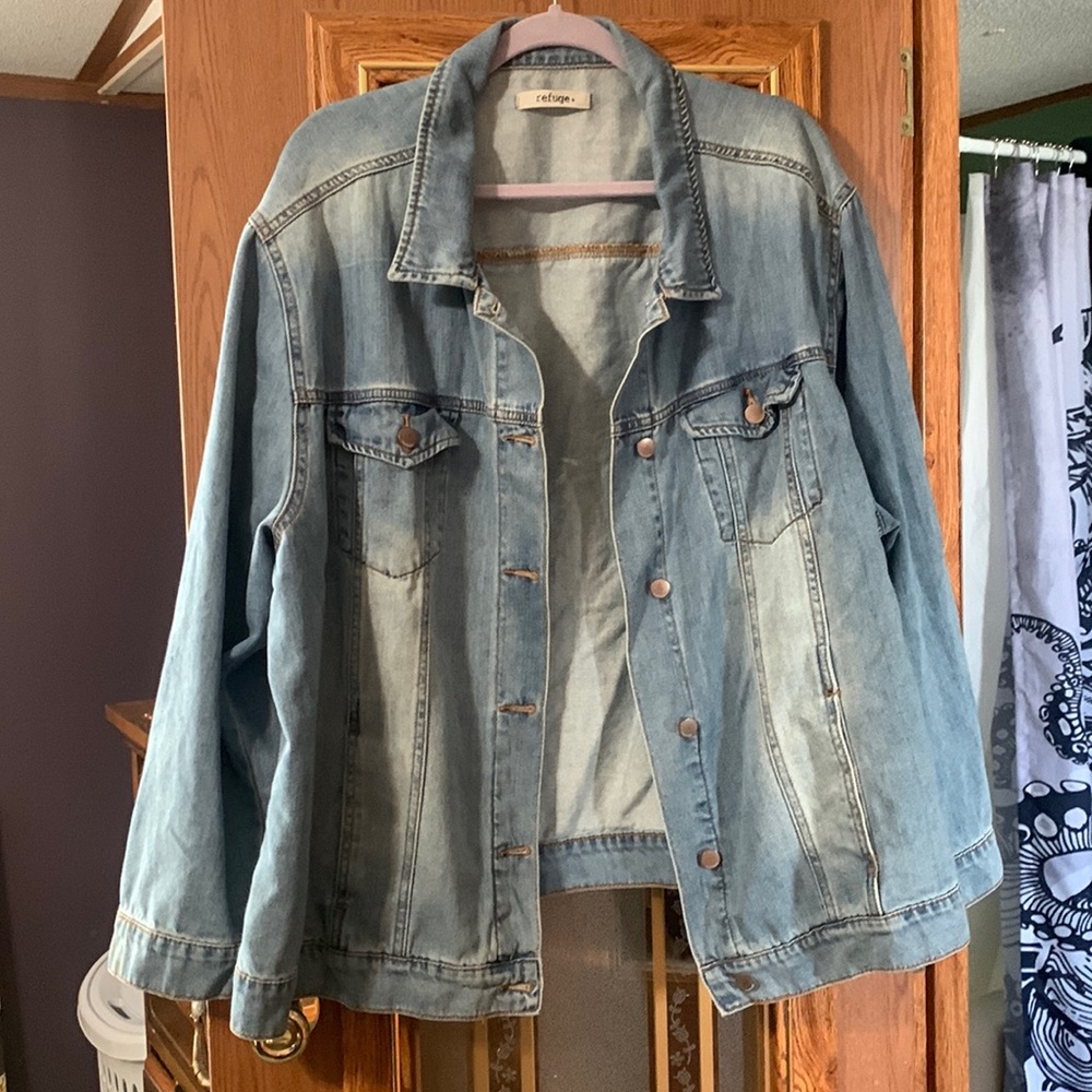 Refugee plus size 2x blue Jean jacket with back ruffle, very soft denim